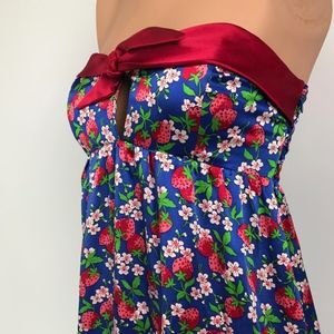 Betsey Johnson Size 6 Strapless Strawberry Dress